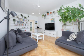 Bright Apartment in Saska Kępa near PGE Narodowy by Noclegi Renters